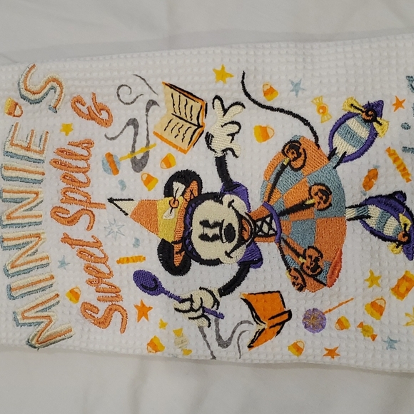 Disney Halloween bag and towel set - Picture 2 of 11